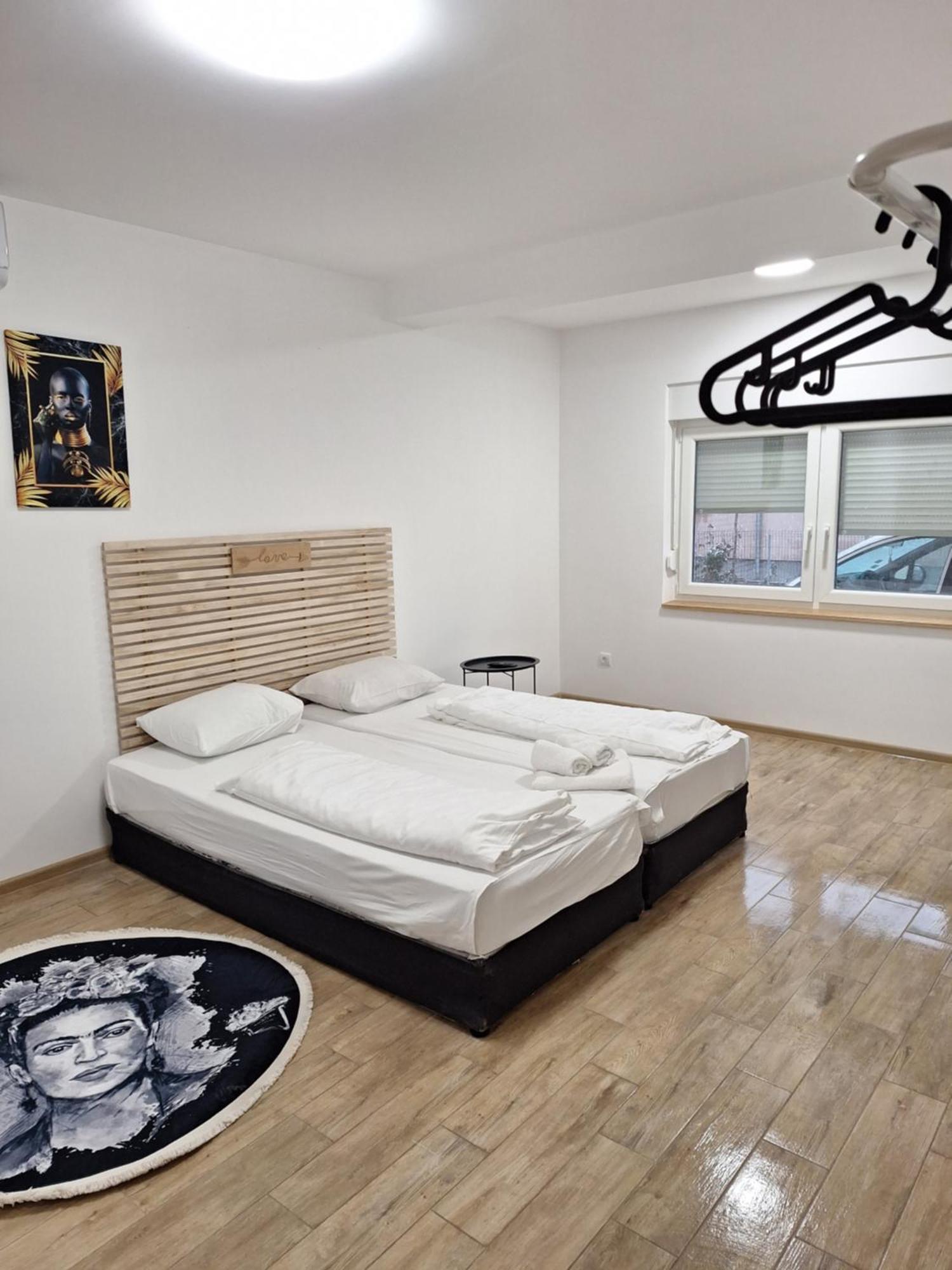 Expo Airport Otel Surčin Екстериор снимка