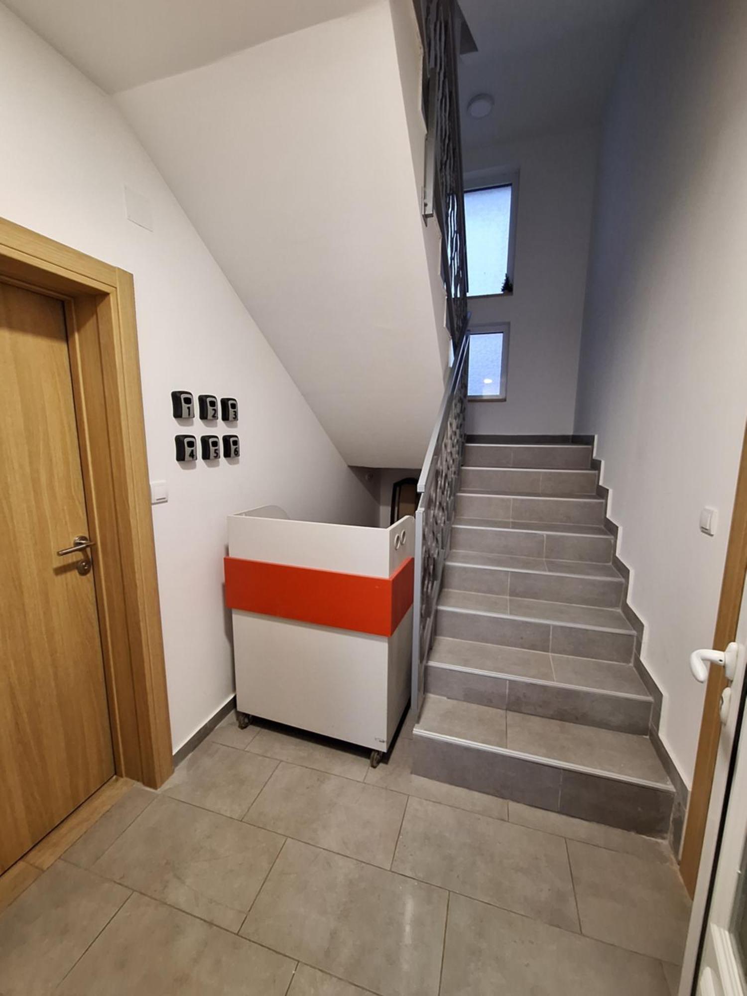 Expo Airport Otel Surčin Екстериор снимка