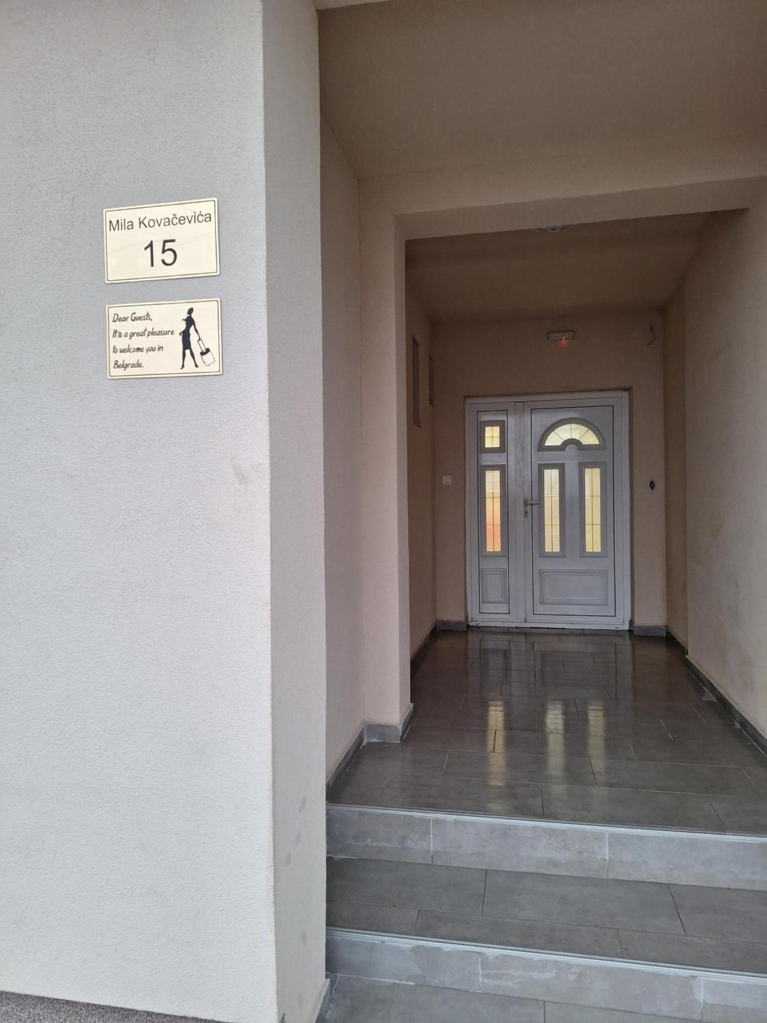 Expo Airport Otel Surčin Екстериор снимка